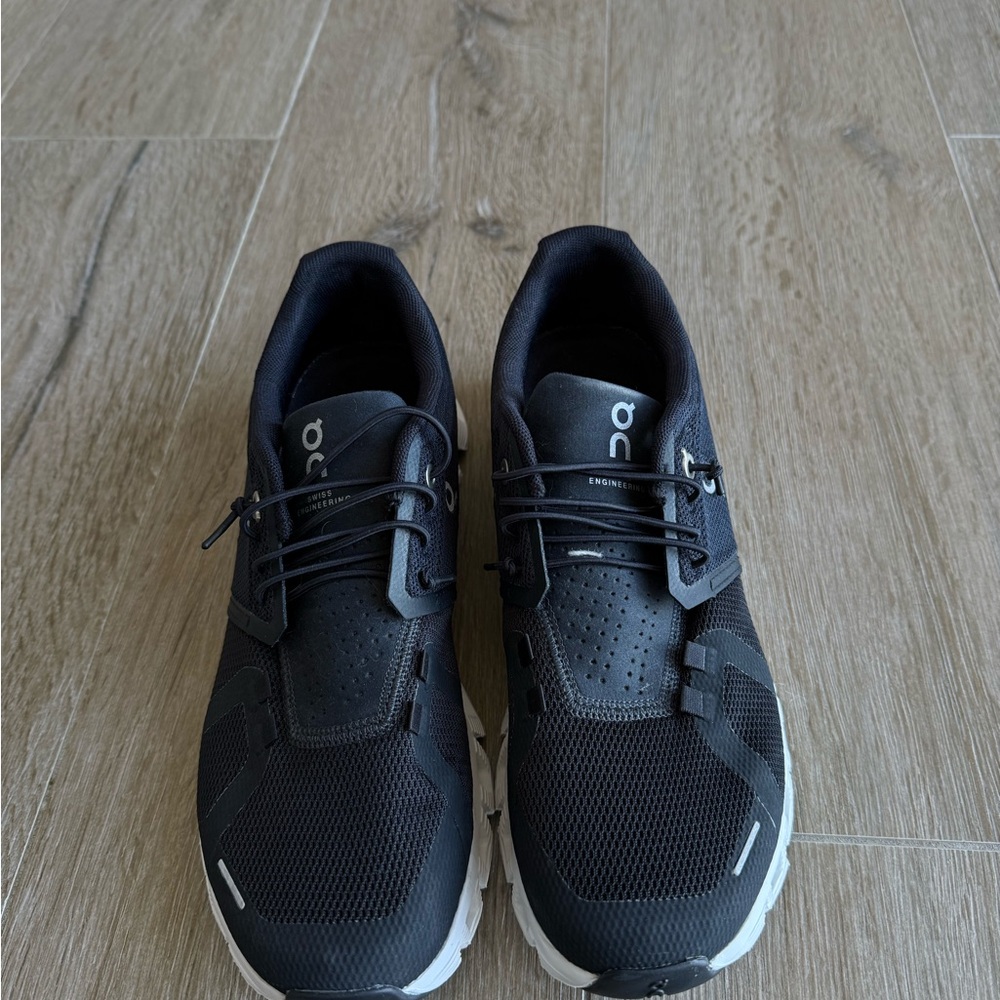 On Running Black Athletic Shoes Sleek Design Comfort Women Sz 8.5
